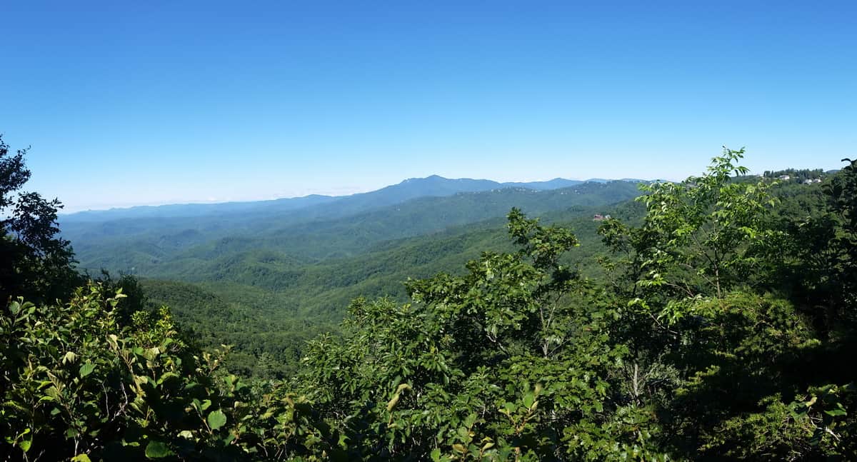 Landscape picture of the mountains in Asheville, NC