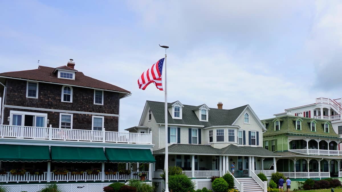 Picture of homes along the boardwalk of Cape May